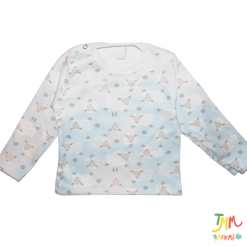 Remera manga larga con botoncito en el cuello ovejitas celeste