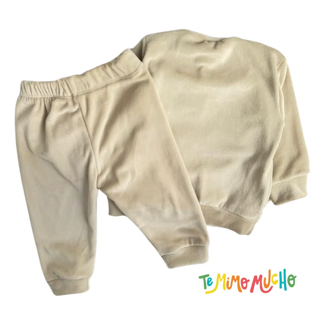 Conjunto buzo y babucha plush beige - Image 2