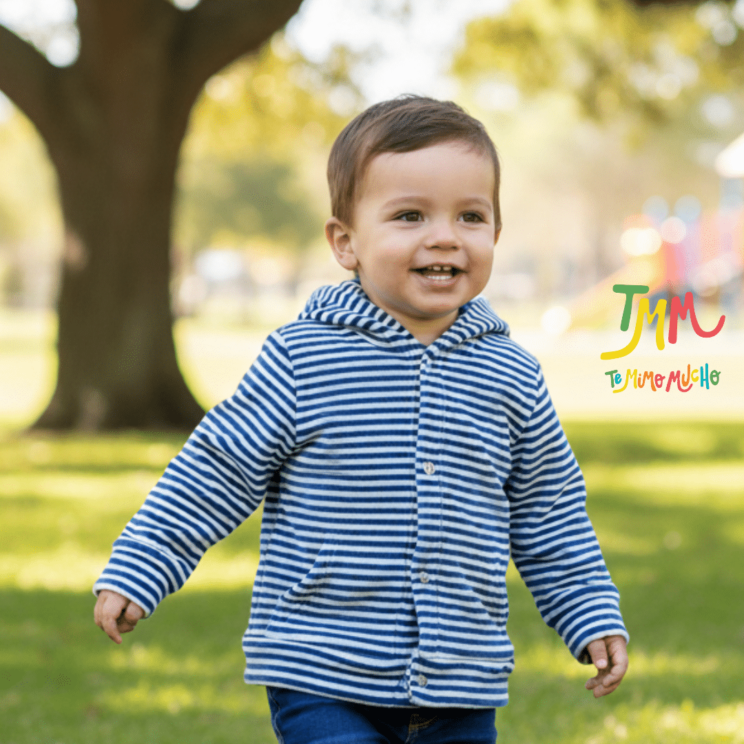 Campera plush con capucha combinada celeste