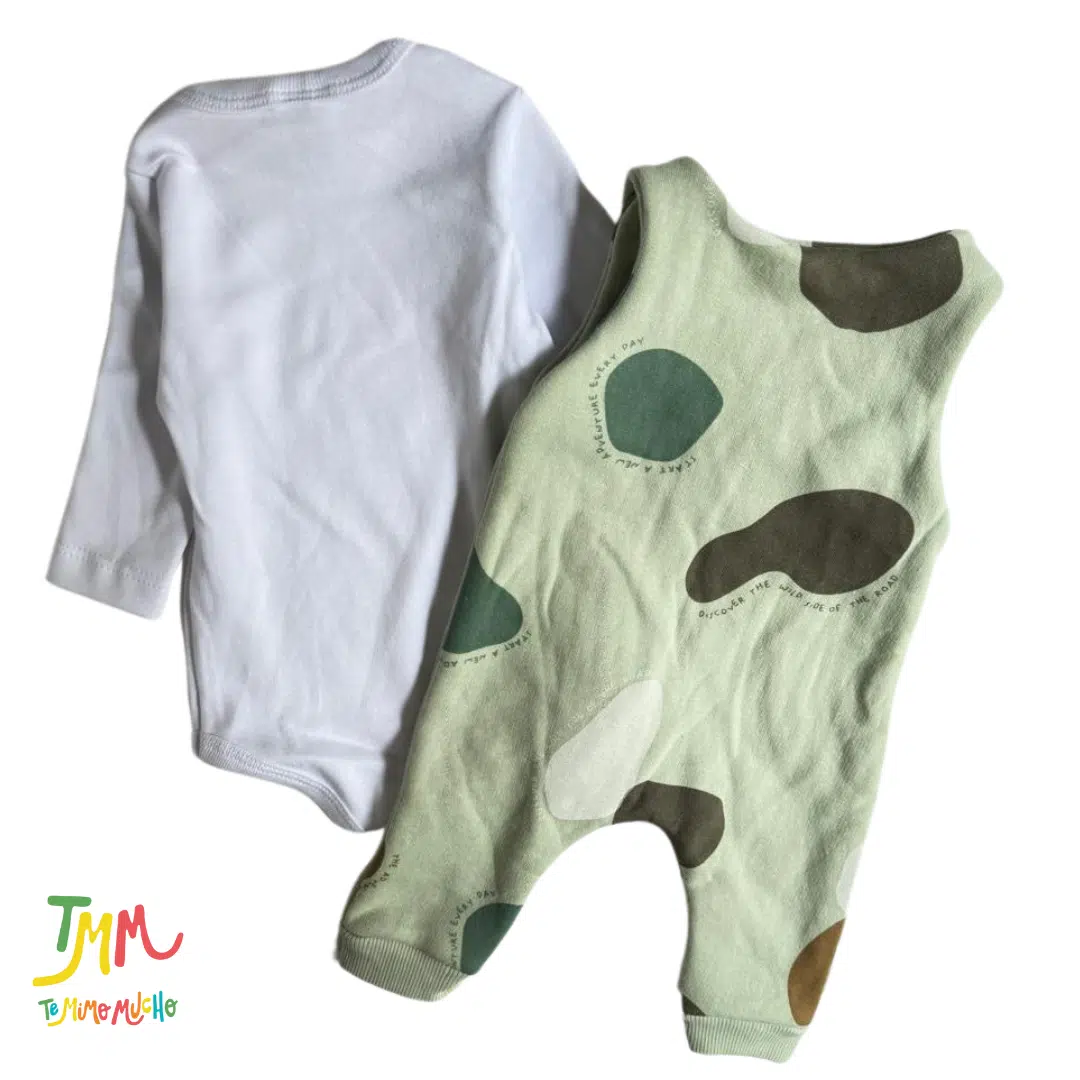 Conjunto frizado  Jardinero y body verde - Image 8