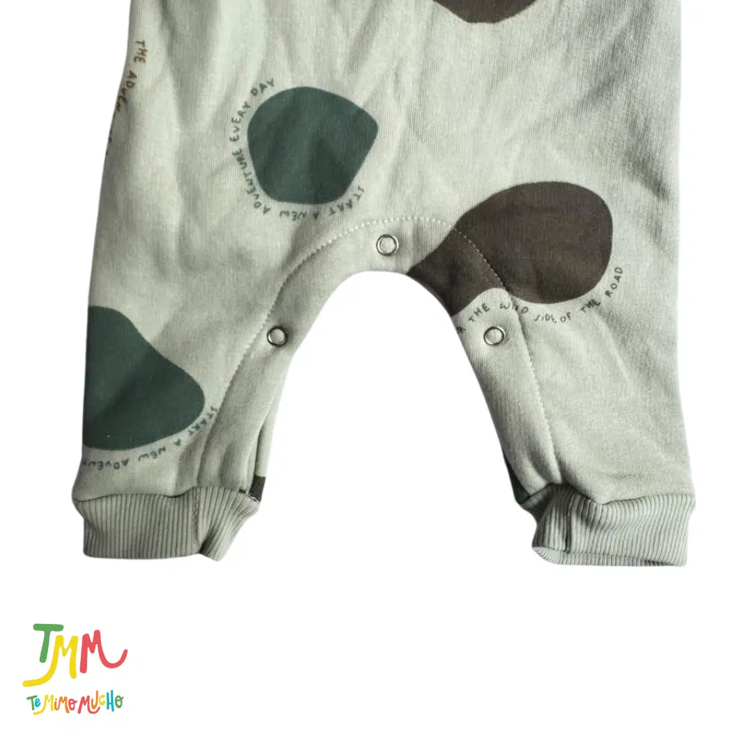 Conjunto frizado  Jardinero y body verde - Image 6